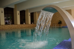 piscina-afrodita-cu-cascada