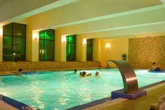 piscina-afrodita-iluminata-interior
